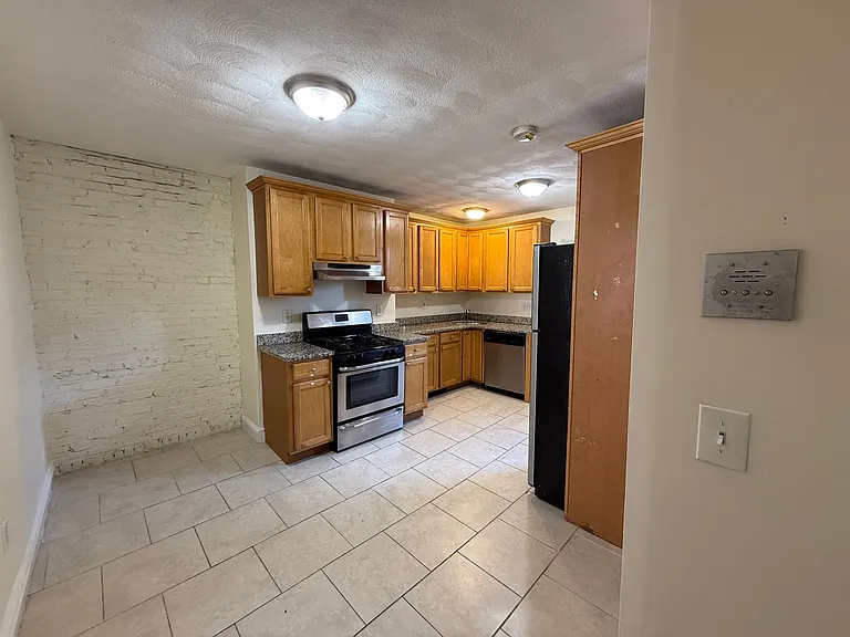 25 Chelsea St #A-2 — Photo 5