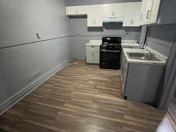 2nd image of 8 Monticello Ave #33R