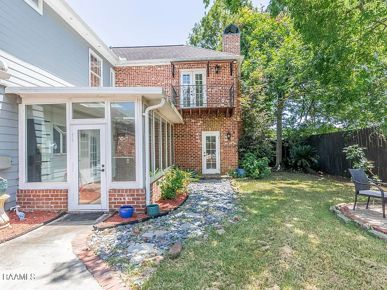 300 Oak Hollow Dr — Photo 43