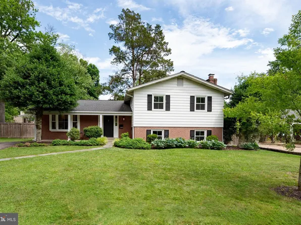 8401 Ashwood Dr, Alexandria, VA 22308