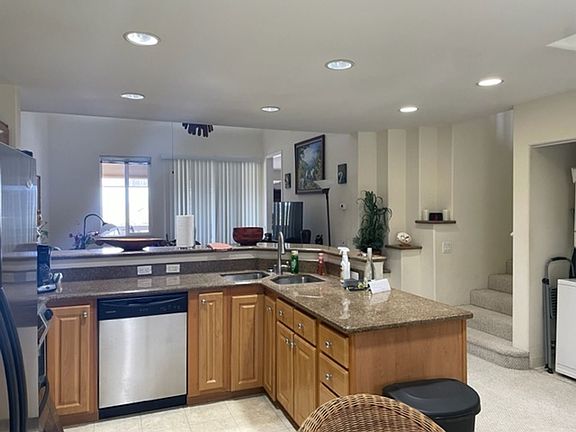 5th image of 75-5919 Alii Dr APT 23