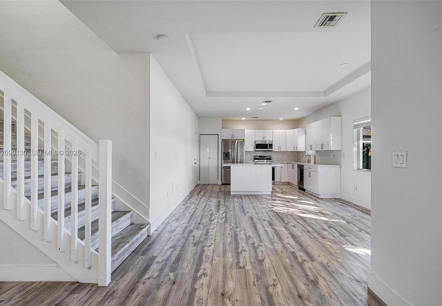 4 bed, 2692 sqft, $4,800 — Photo 2