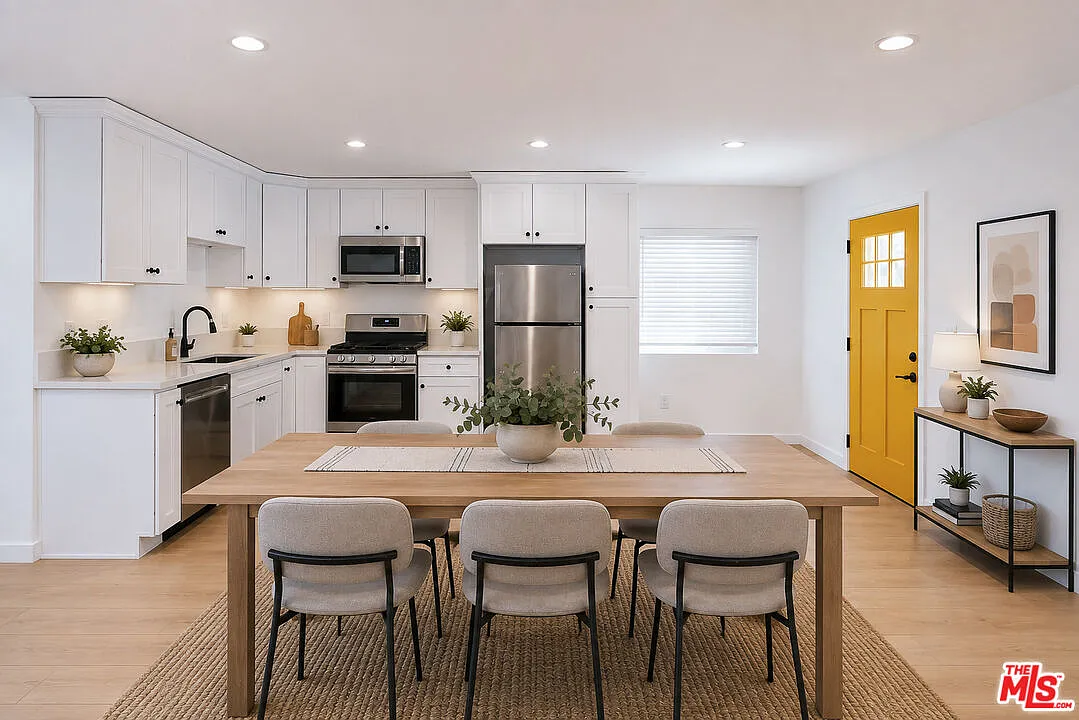 3 bed, 2.0 bath, 1000 sqft, $4,000 — Photo 3