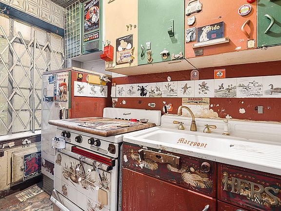4th image of 227 E 57th St APT 2D