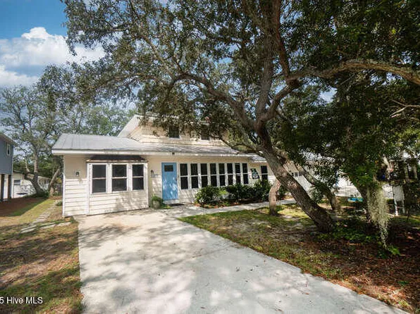 137 NW 9th Street, Oak Island, NC 28465