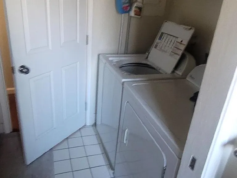 1423 Essex Way #1 — Photo 4