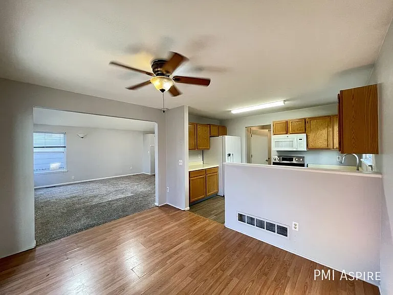 1760 Juniper St — Photo 6