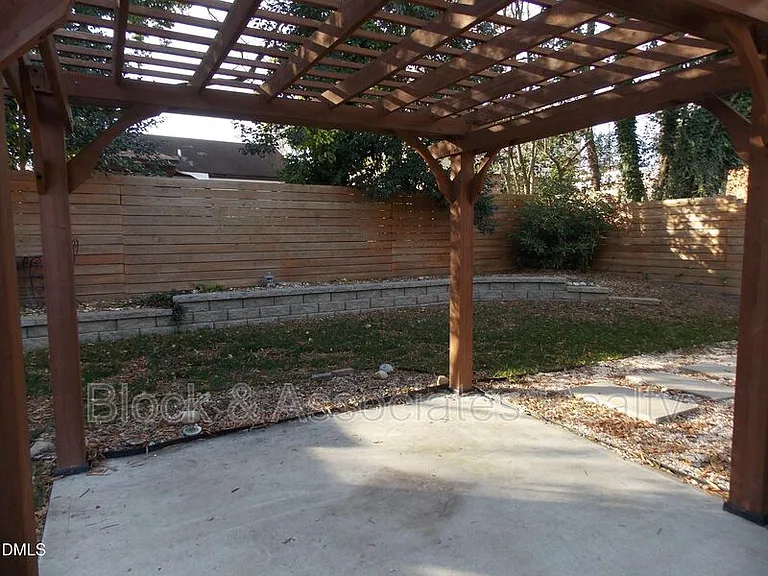 202 Lincoln Ct — Photo 31