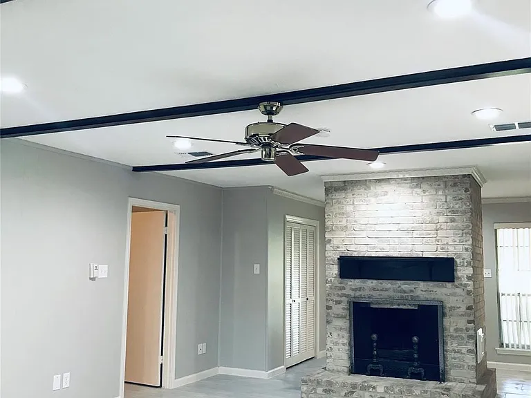 3110 Springhill Dr — Photo 3