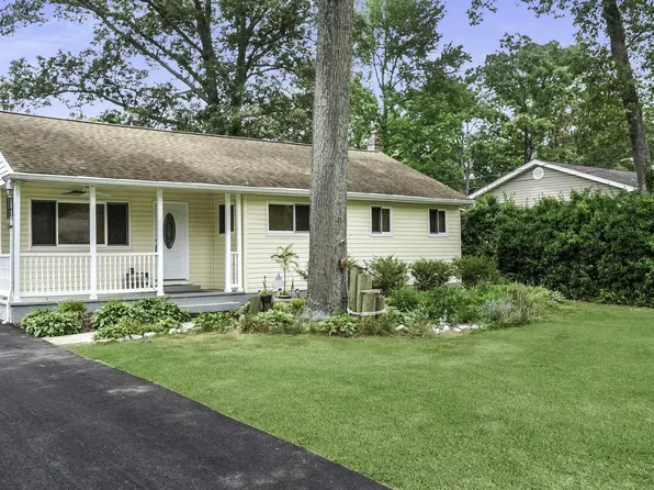 208 10th St, Pasadena, MD 21122