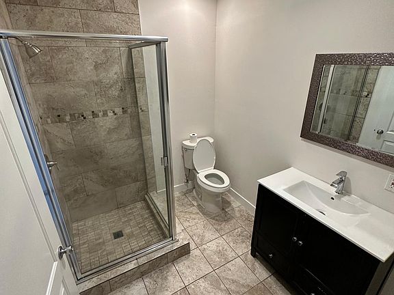 5th image of 438 N Hill Ave #3