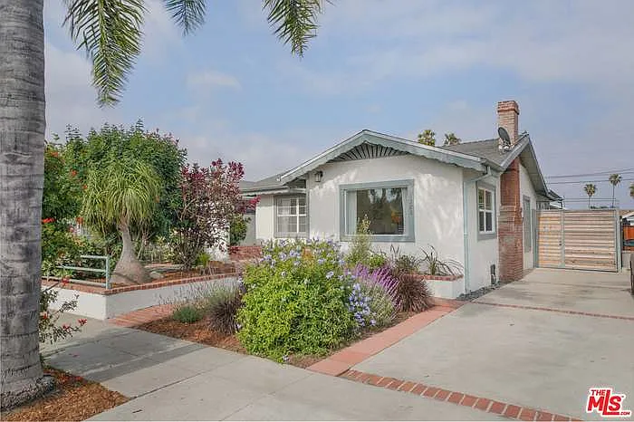 6322 S Harcourt Ave — Photo 2
