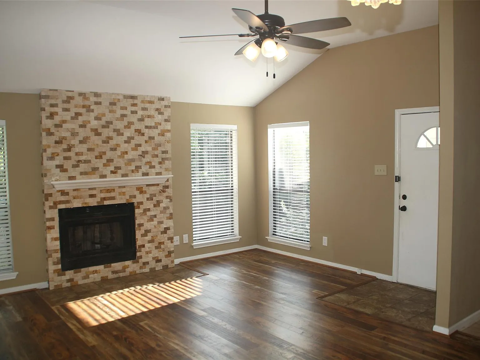 2 bed, 2.0 bath, 1106 sqft, $1,399 — Photo 3
