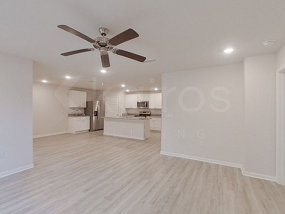 5th image of 413 Monarch Ln