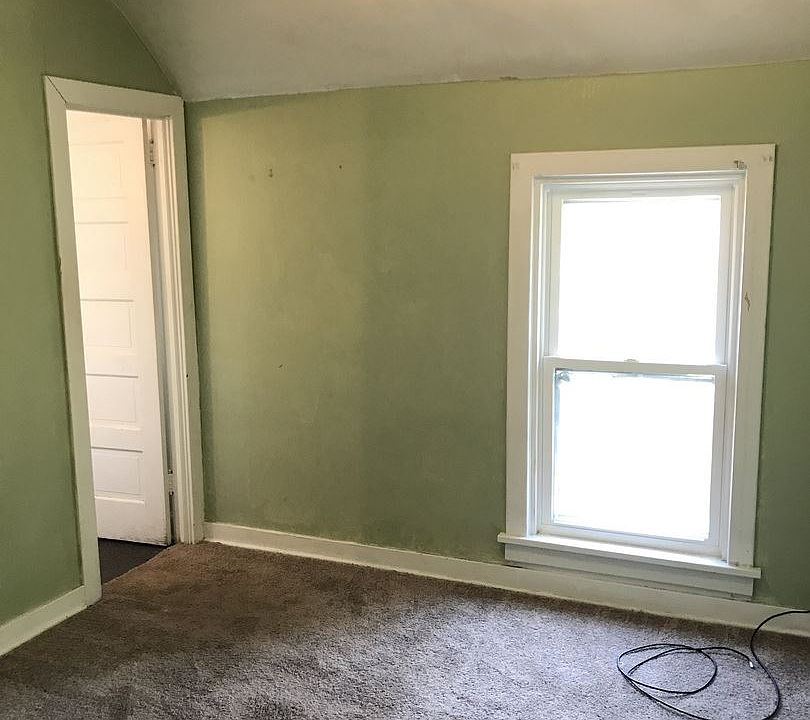 1st image of 315 1/2 20th Ave E