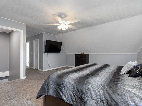 5th image of 33 Bunker Hill Rd