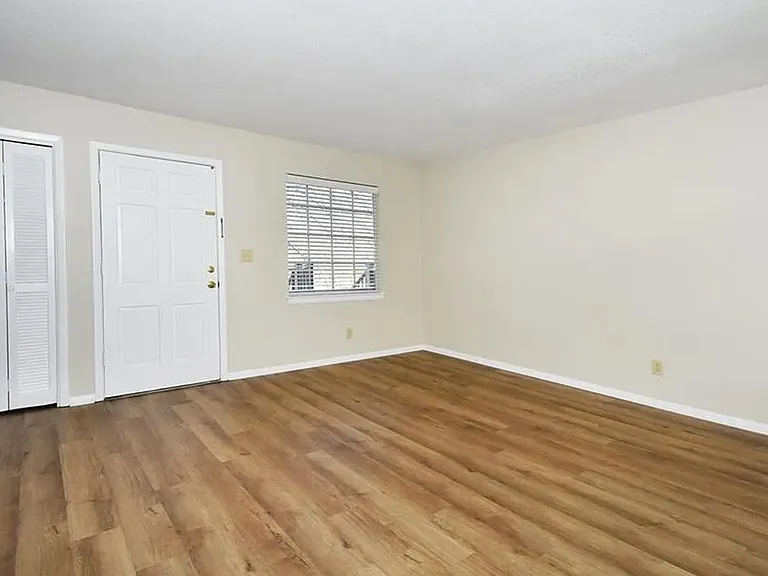 3812 Country Club Rd #I — Photo 13