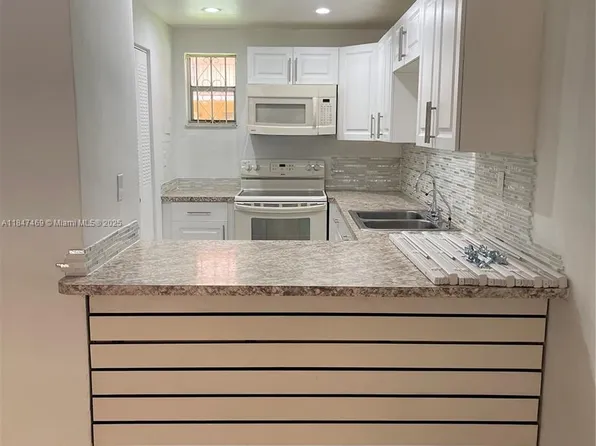 1810 W 56th St APT 3127, Hialeah, FL 33012