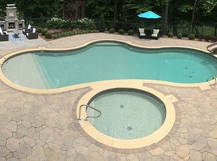 9125 Visser Dr, Louisville, KY 40299