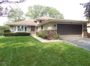 630 Kenilworth Ave, South Elgin, IL 60177