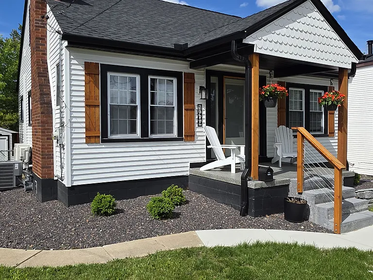 1409 E Samuel Ave — Photo 2