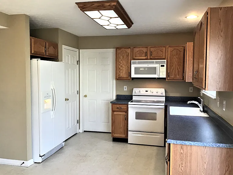 233 Saddle Creek Ln — Photo 3