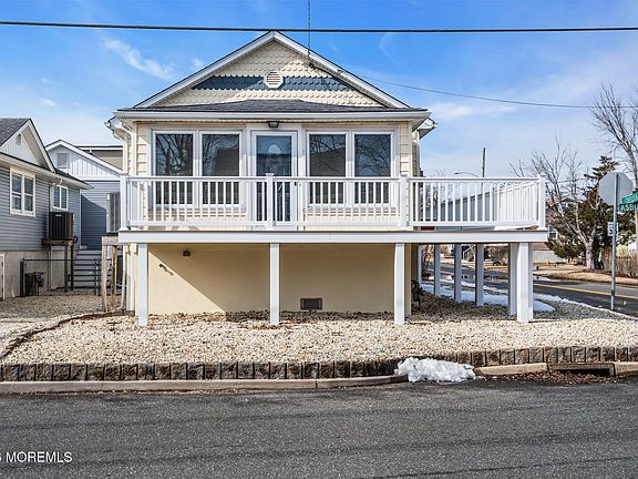 5th image of 200 Asbury Ave