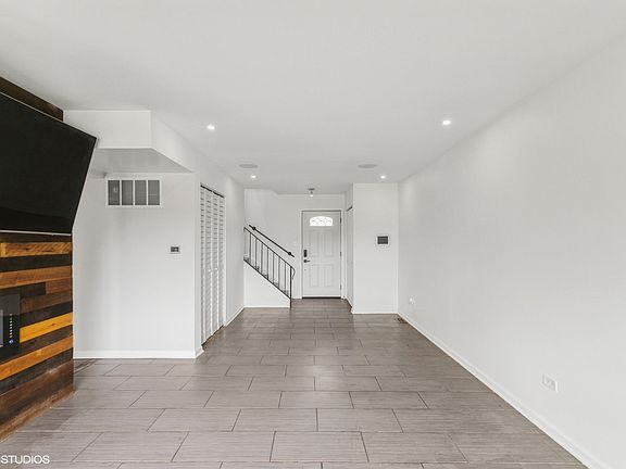 3rd image of 19659 Lake Shore Drive Ct