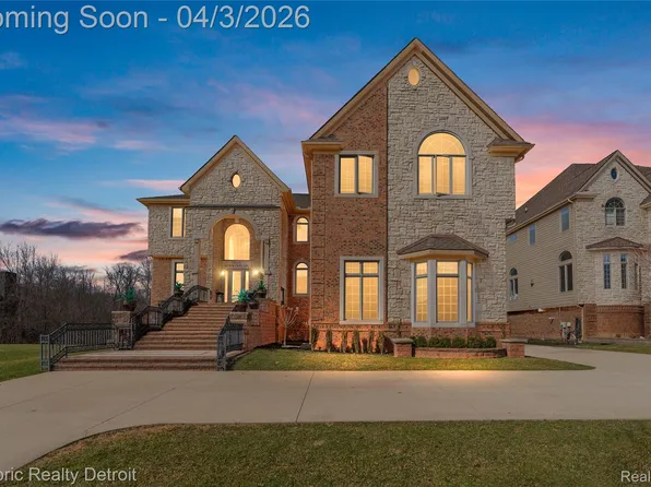 5695 Branford Dr, West Bloomfield, MI 48322