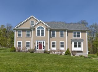 18 Hickory Ln, Topsfield, MA 01983