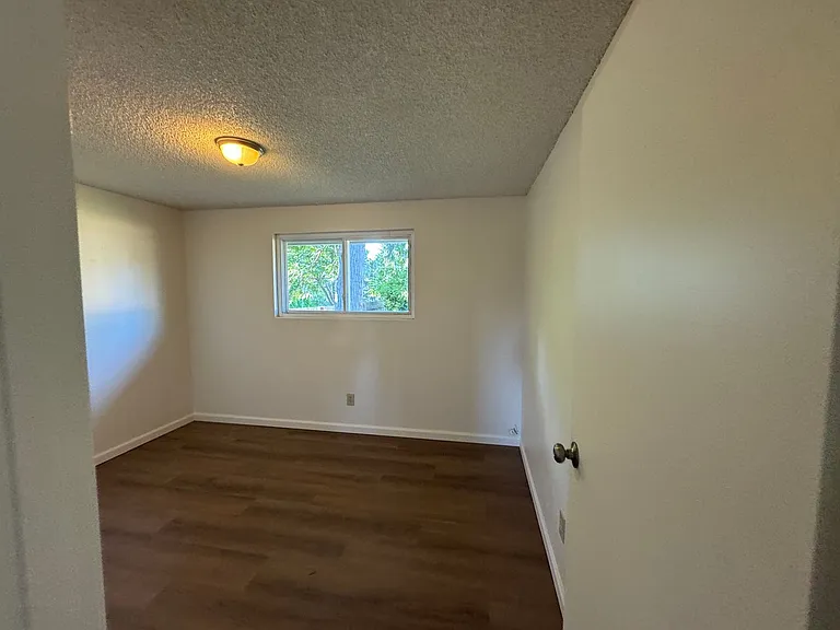 120 SE Salmon St — Photo 27