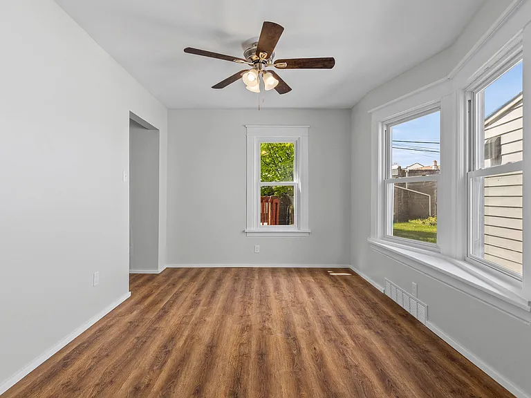 134 W Chestnut St — Photo 18