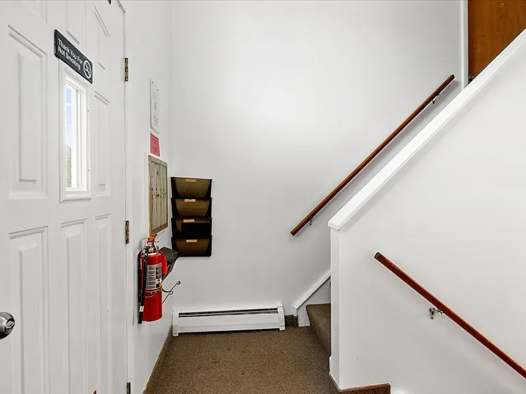 Burke Crest Apartments — Photo 7
