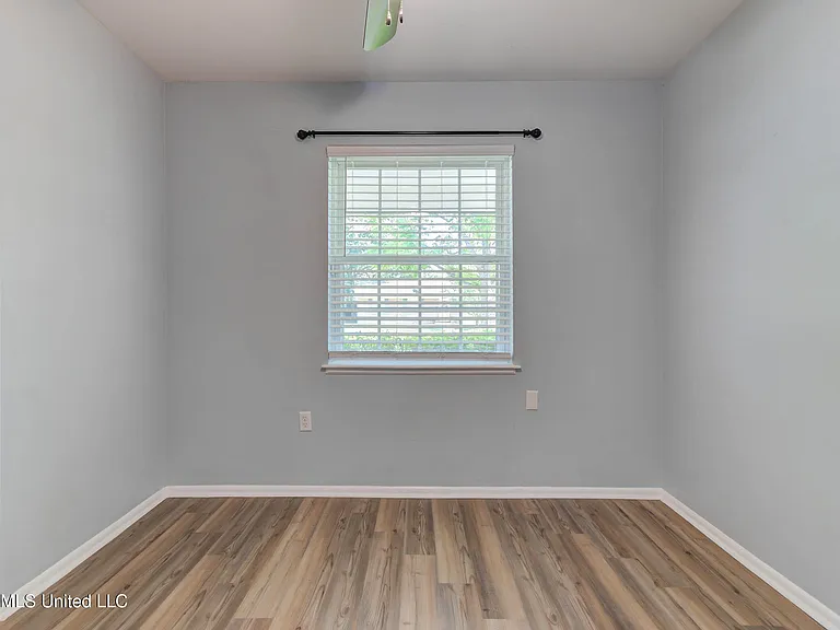 2323 Middlecoff Dr — Photo 22