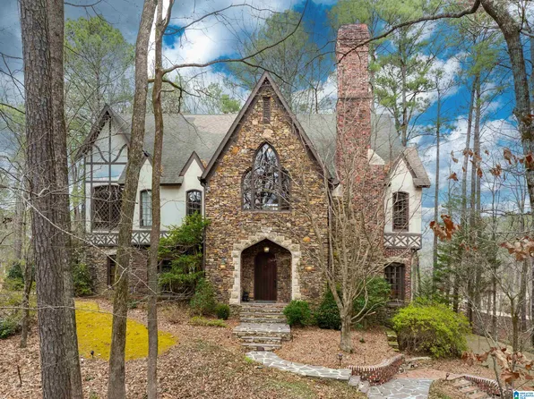 1075 Country Club Cir, Birmingham, AL 35244