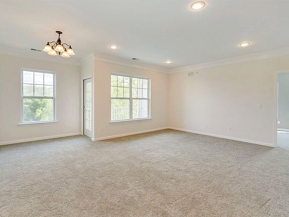4th image of 834 Kirkland Ct