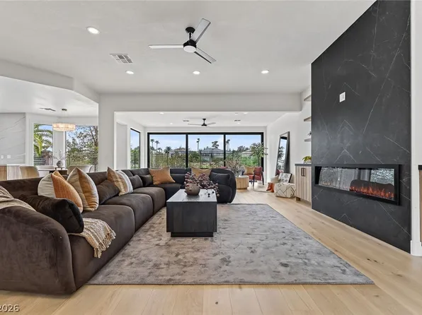 1900 Glenview Dr, Las Vegas, NV 89134