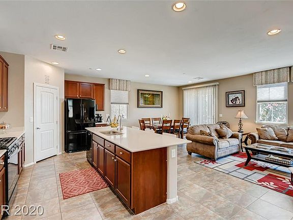 2nd image of 967 Harbor Ave