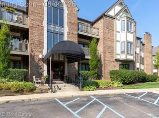 811 Deer Ct, Plymouth, MI 48170