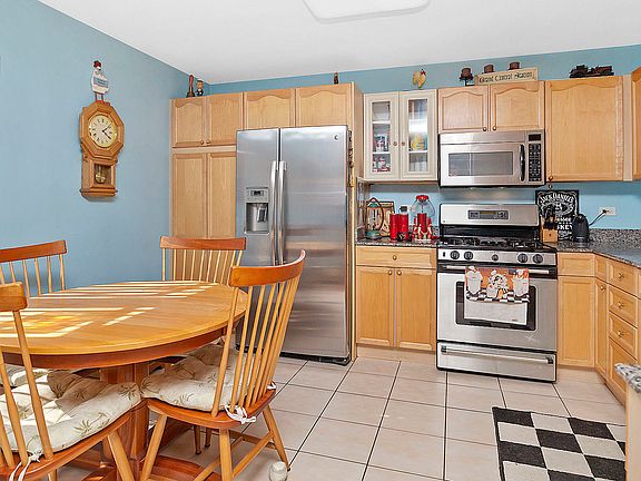 5th image of 5040 Warren St APT 210