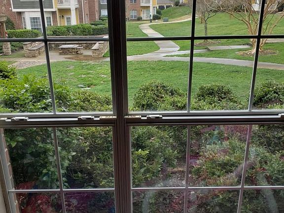 5th image of 718 Saluda Ct