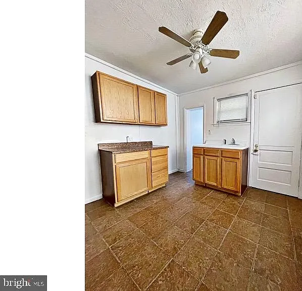 3 bed, 1.0 bath, 1525 sqft, $1,600 — Photo 4
