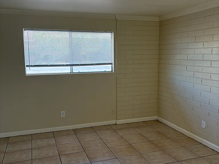505 W Southern Ave #14 — Photo 3
