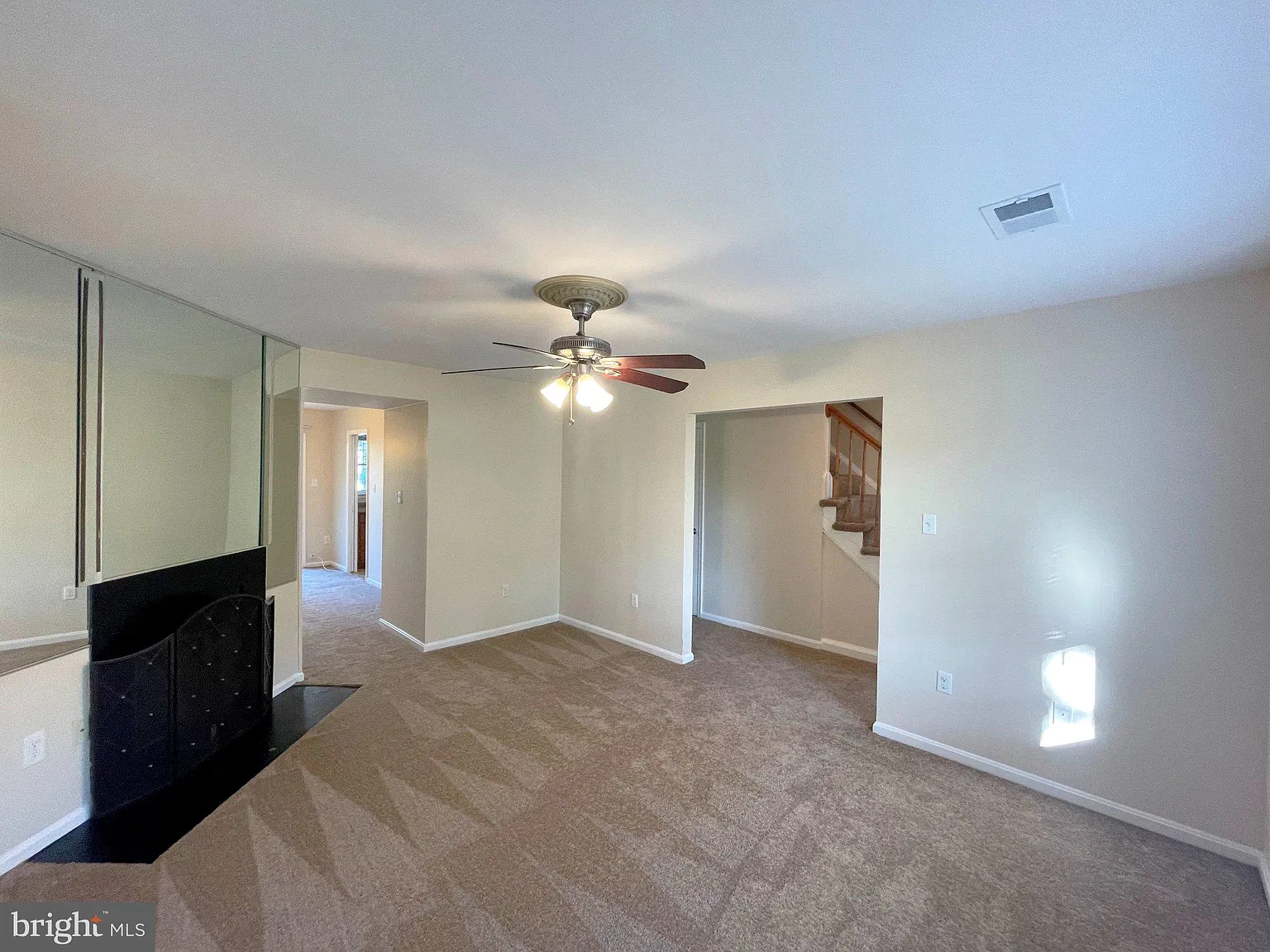 3 bed, 1.5 bath, 1280 sqft, $2,195 — Photo 4
