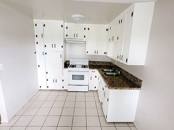 4th image of 1210 W Stoneridge Ct APT 22