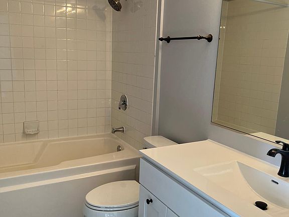 3rd image of 2951 N Clybourn Ave Unit 302