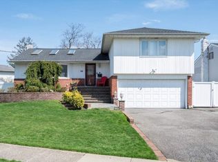 29 Lakeshore Blvd, Massapequa, NY 11758