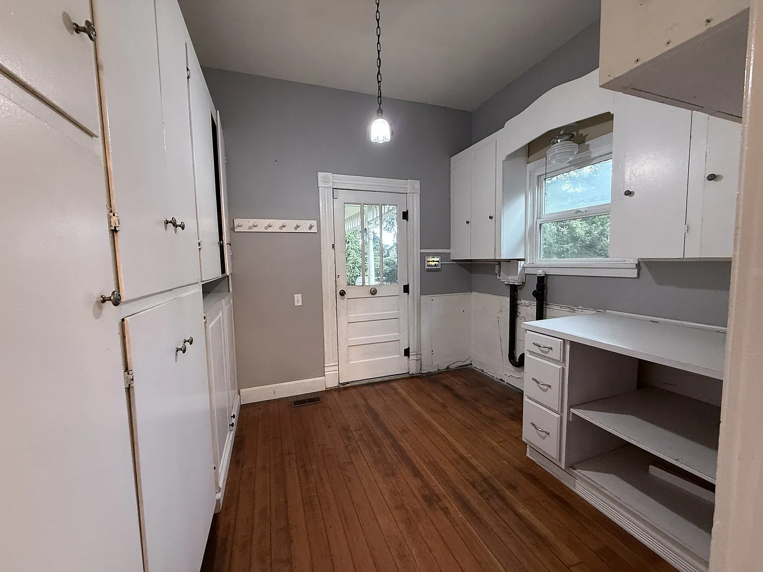 1067 Oak St — Photo 4