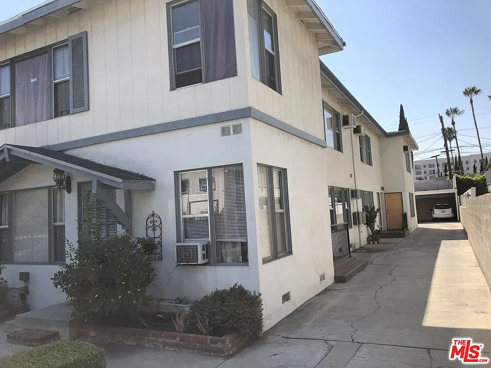 1 bed, 1.0 bath, 620 sqft, $1,950 — Photo 2