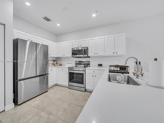 4th image of 290 NW 109th Ave APT 103